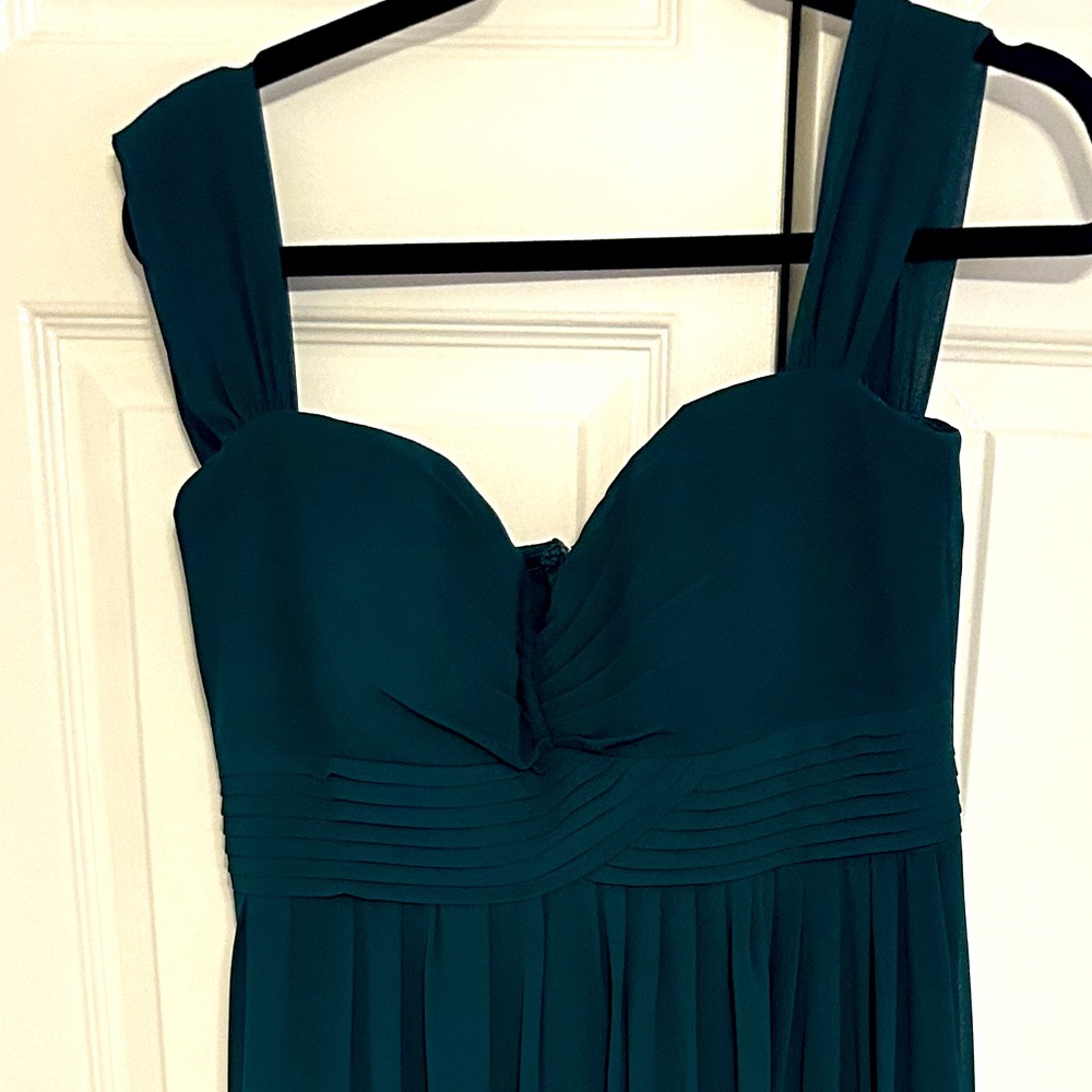 Lulu’s Elegant Emerald Green long evening gown. Size L.